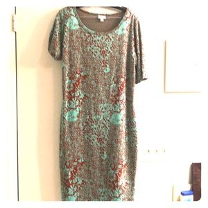 Lularoe Julie 2xl fits like a 14size.